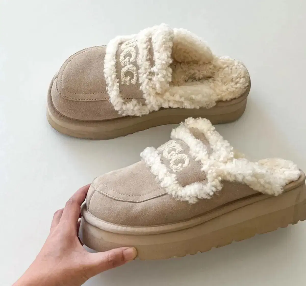 (새상품) UGG 어그 바이올렛 시어링 플랫폼 슬리퍼 4CM 베이지 37